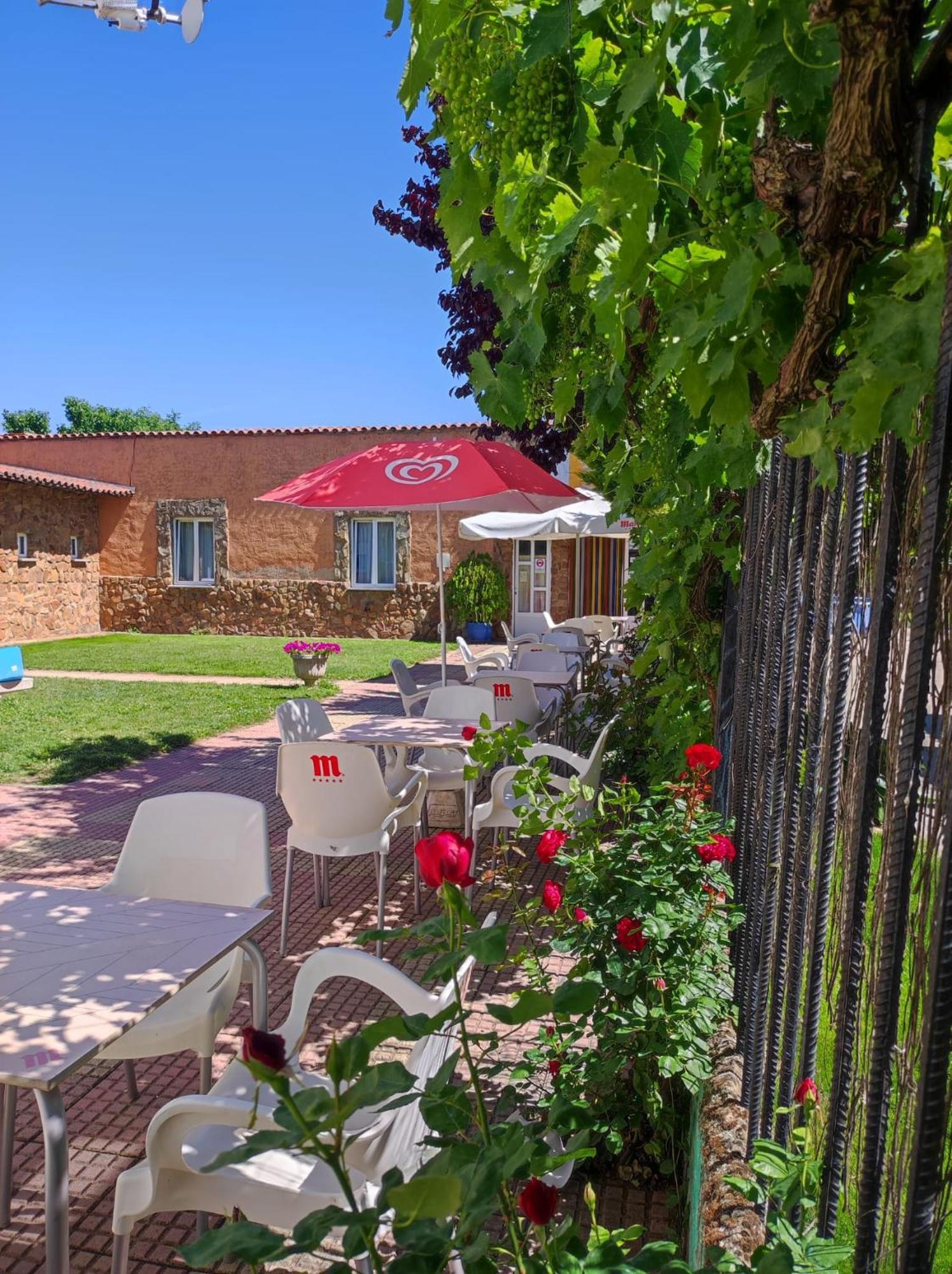 Albergue Santa Ana 산 마르틴 델 카미노 외부 사진