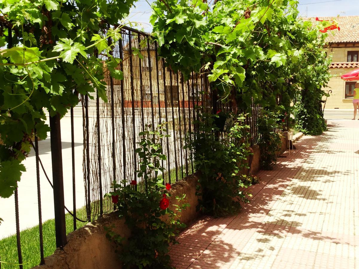Albergue Santa Ana 산 마르틴 델 카미노 외부 사진